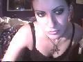 Etudiante styl�e gothique te fais un petit strip devant sa cam