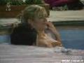 Le sozie de Loanna dans la piscine du loft