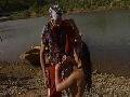 Nikki Rider trop bonne taille une bonne pipe au bord d un lac