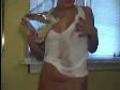 Concentr� de filles sexy qui se lachent devant leur webcam