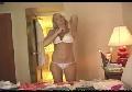 2 bonnasses blondes qui font les connes dans une chambre d hotel